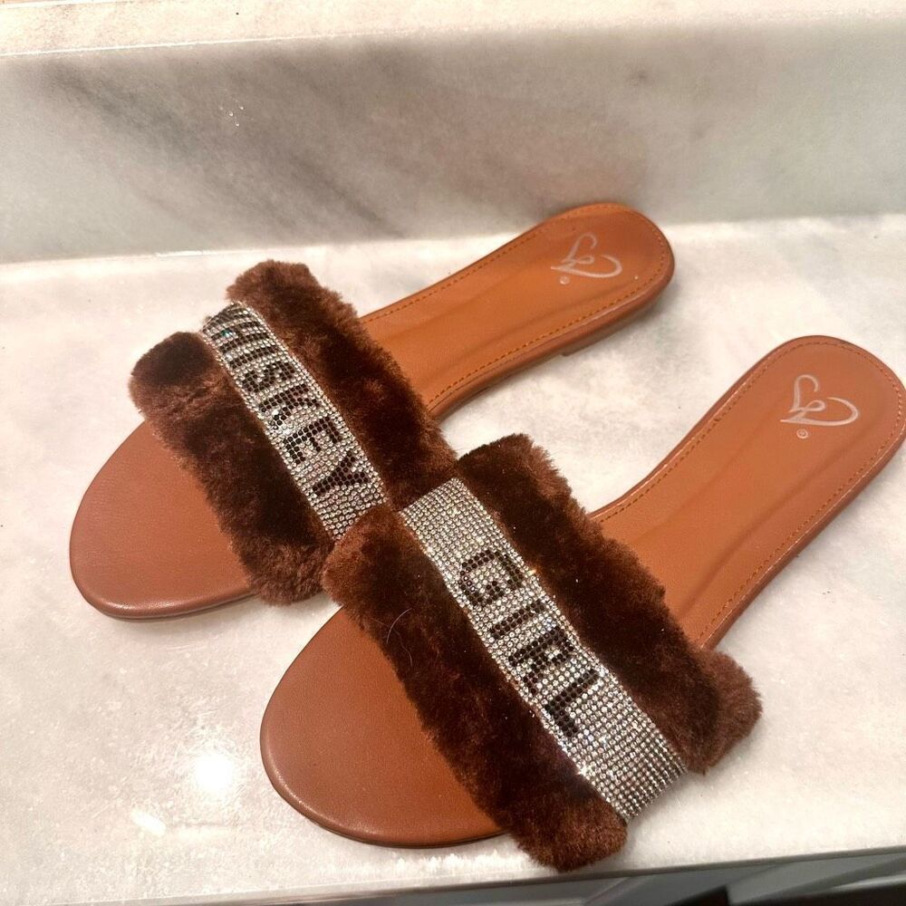 Windsor Whiskey Girl Rhinestone Fluffy Slide Sandals Mocha Size 10